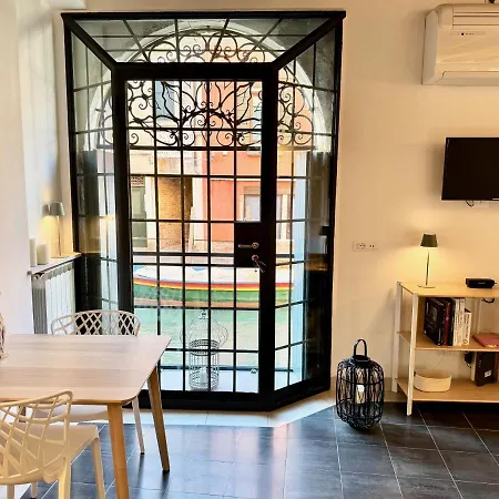 Ca Penini - Canal View