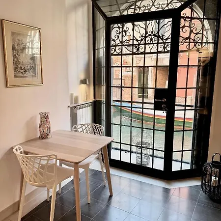 Ca Penini - Canal View Daire Venedik