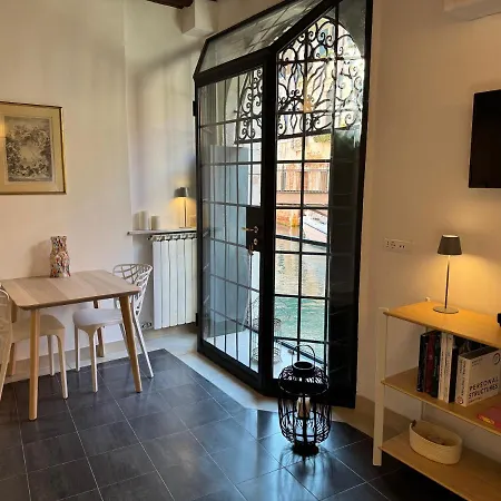Daire Ca Penini - Canal View Venedik
