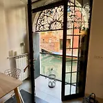 Ca Penini - Canal View * 威尼斯