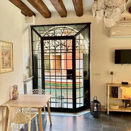 Ca Penini - Canal View