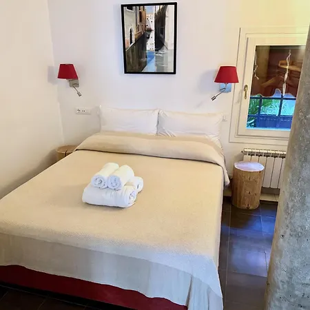 Ca Penini - Canal View