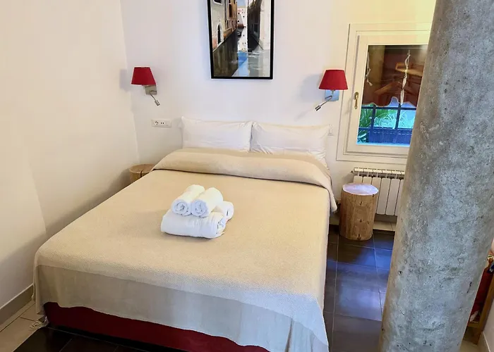 Ca Penini - Canal View