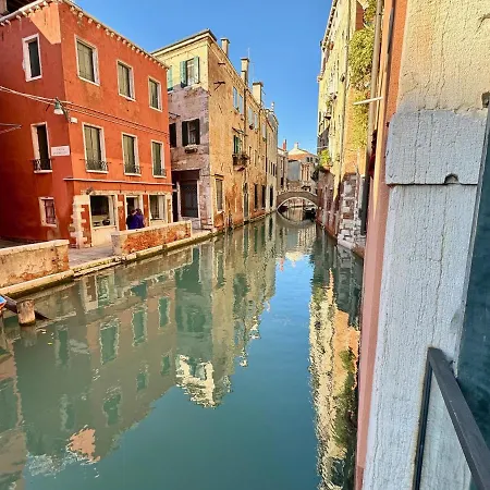 Ca Penini - Canal View Venedig