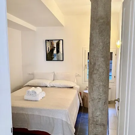 Ca Penini - Canal View