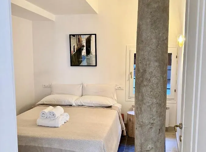 Ca Penini - Canal View